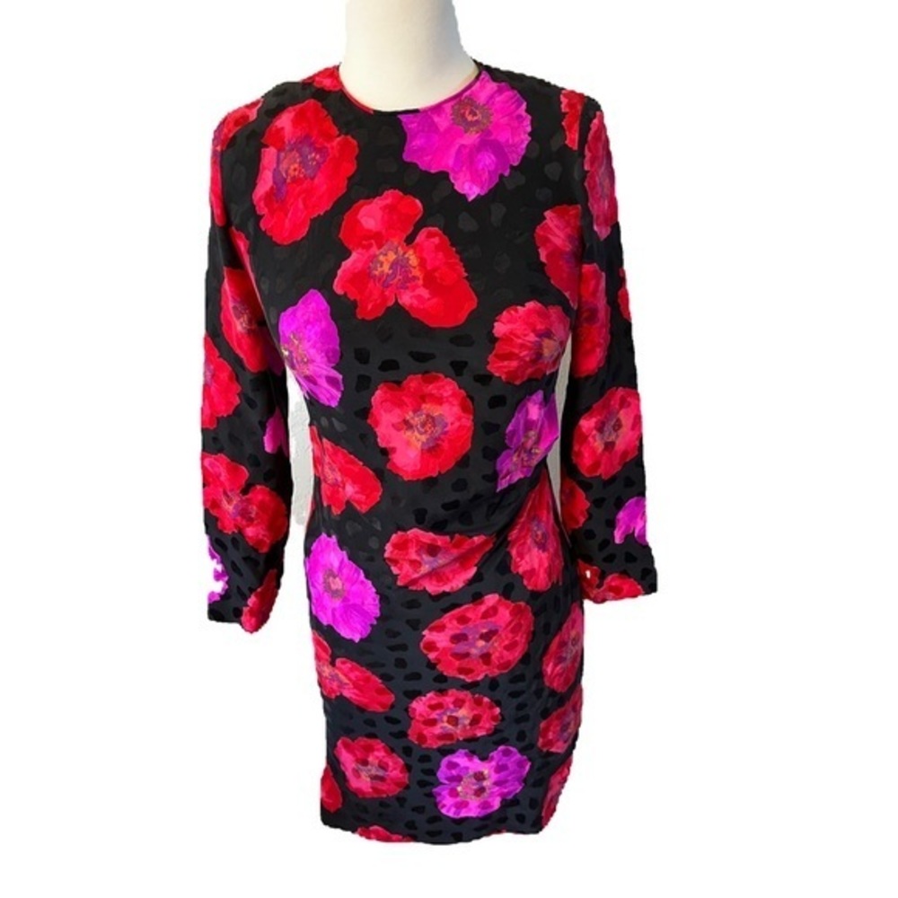 Super comfy material knee length, floral dress size‎ 4. K14.